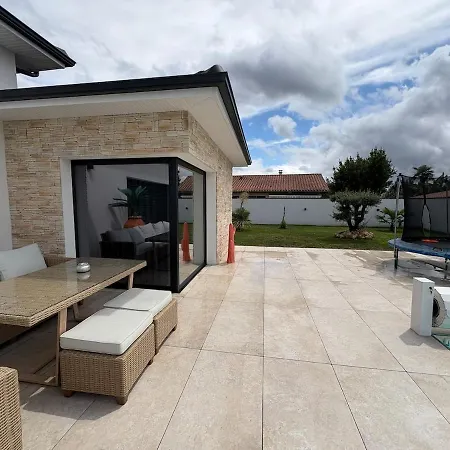 Maison Moderne Avec Piscine A 20 Mn De Centre Villa